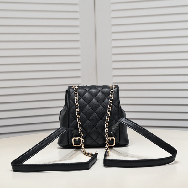 シャネルバッグ側面デザイン